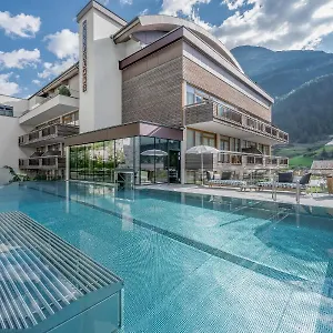 Отель Bergland Design- Und Wellnesshotel, Зёльден